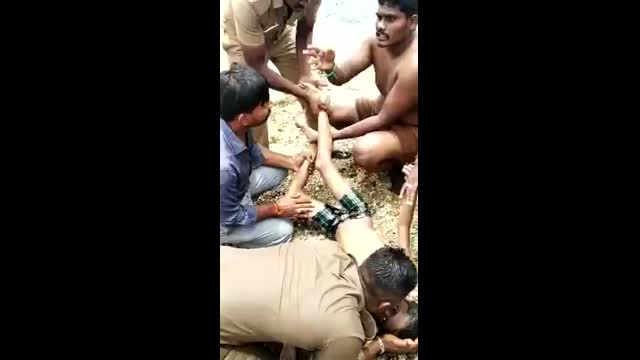 Police help to young boy