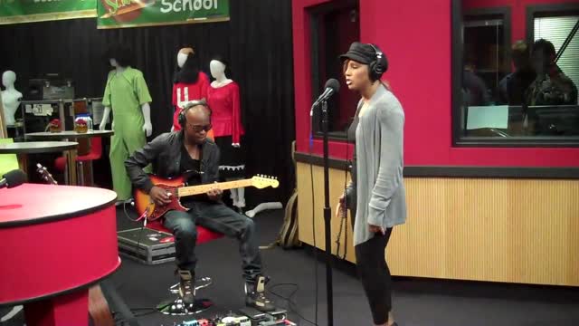 Toni Braxton Hands Tied