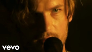 Kings Of Leon - Sex on Fire (Official Music Video)