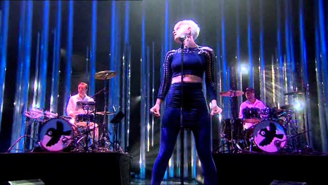 ROBYN - Dancing On My Own - Live at Oslo Spektrum - Nobel Peace Prize Concert